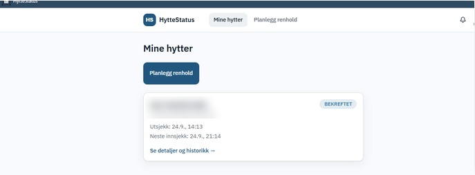 Ekte skjermbilde fra HytteStatus: oversikten Mine hytter med status Bekreftet, utsjekk og neste innsjekk